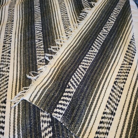 Vintage Afghan Blanket Large Black White Green Retro Fringe Handmade Goth Boho - Picture 4 of 7